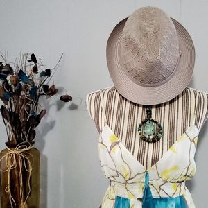 Women's Lightweight Hat with Adjustable Pull Cord